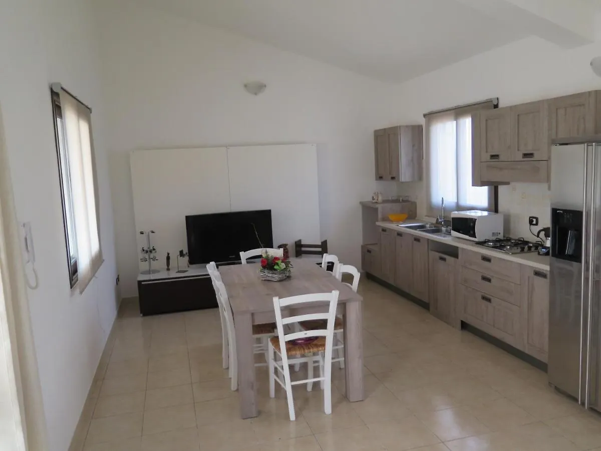 Le Casette Dell'Ulivo Ferla Orman Evi